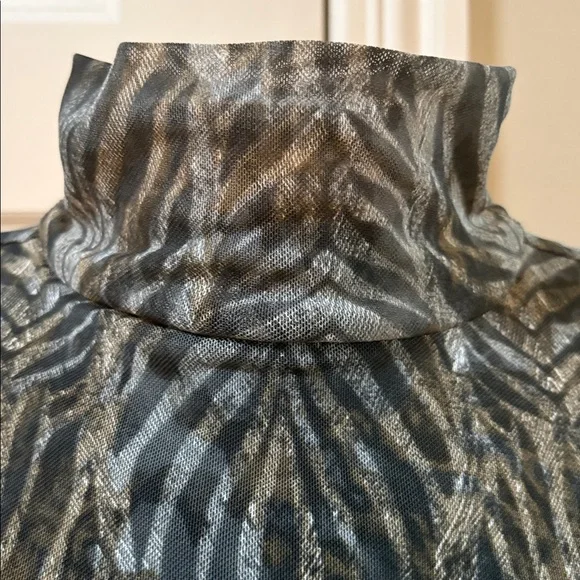 Bailey /44 print turtleneck top, med - Picture 2 of 6